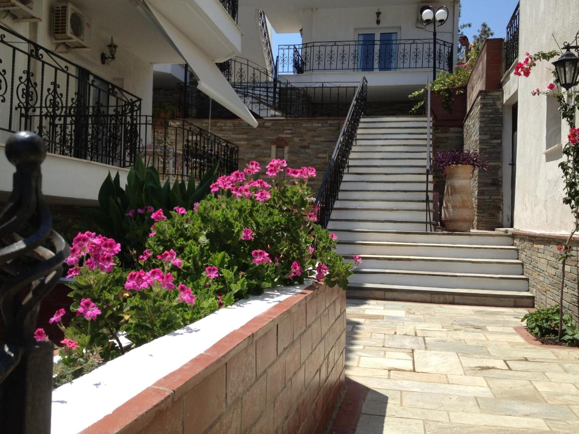 Lazaridis Luxury Studios&Apartments Nea Roda Exterior foto